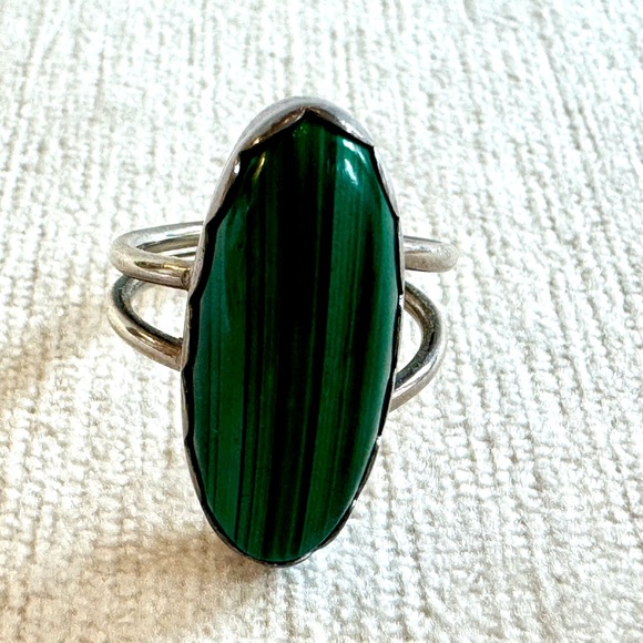 Vintage Sterling Silver and Malachite Ring. Size 7 - Picture 3 of 7